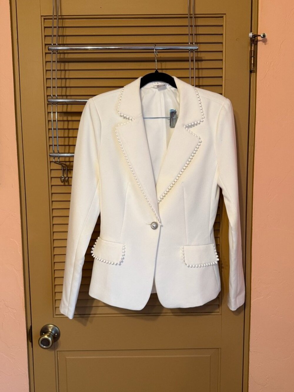 VENUS White Blazer & Shorts Set – Pearl Trim Two-Piece Size 2 - Picture 2 of 8